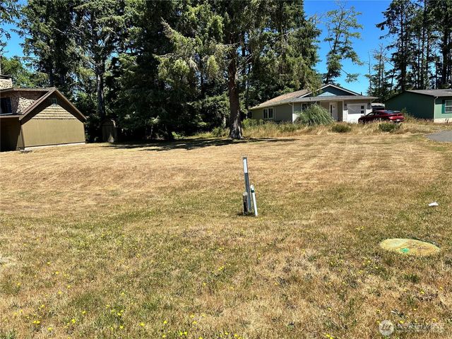 604 Sollecks Avenue SE, Ocean Shores, WA 98569