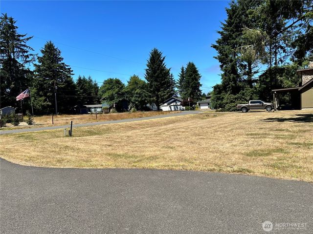 604 Sollecks Avenue SE, Ocean Shores, WA 98569
