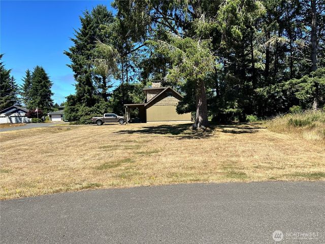 604 Sollecks Avenue SE, Ocean Shores, WA 98569