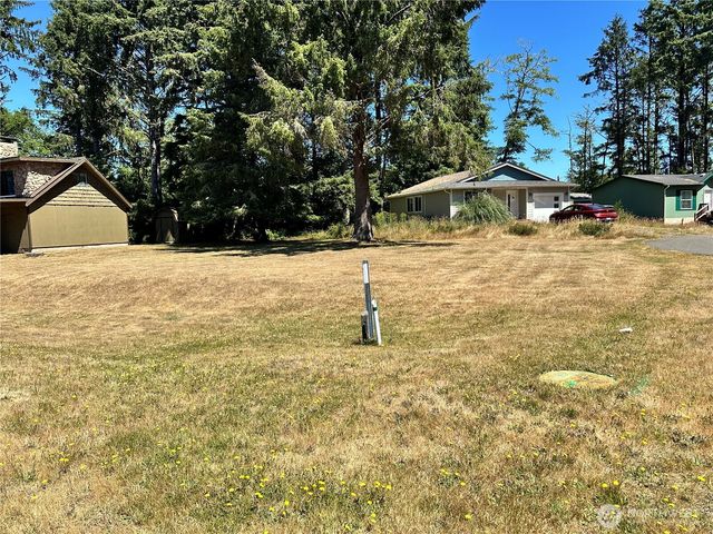 604 Sollecks Avenue SE, Ocean Shores, WA 98569