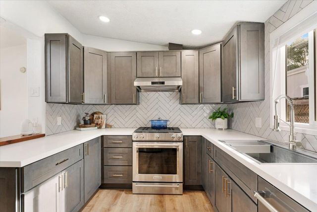 1099 38th Avenue 20, Santa Cruz, CA 95062