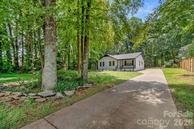 8425 Lochinvar Drive, Charlotte, NC 28227