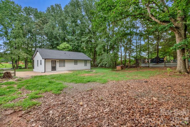 8425 Lochinvar Drive, Charlotte, NC 28227