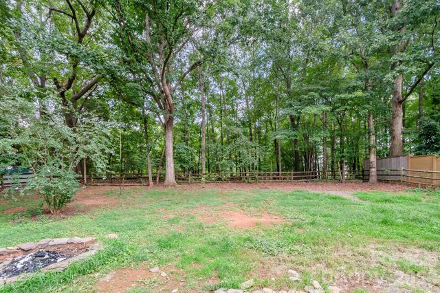 8425 Lochinvar Drive, Charlotte, NC 28227