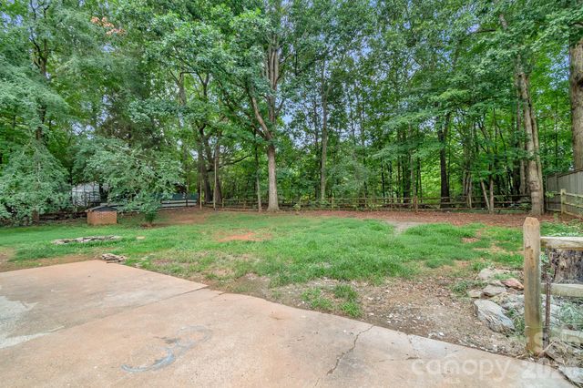 8425 Lochinvar Drive, Charlotte, NC 28227