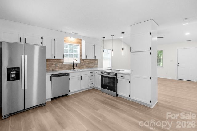 8425 Lochinvar Drive, Charlotte, NC 28227