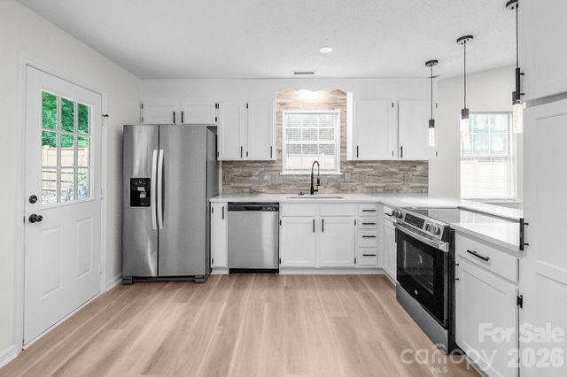 8425 Lochinvar Drive, Charlotte, NC 28227