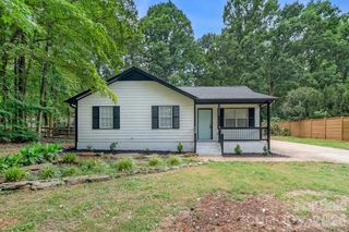 8425 Lochinvar Drive, Charlotte, NC 28227
