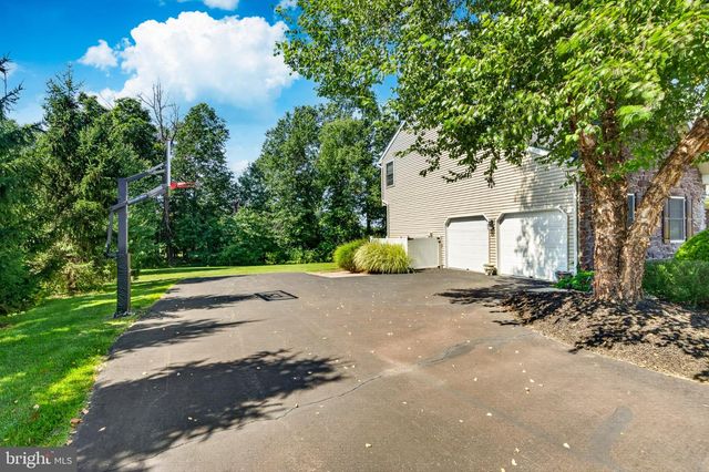 2200 CLAYMONT DR, Quakertown, PA 18951
