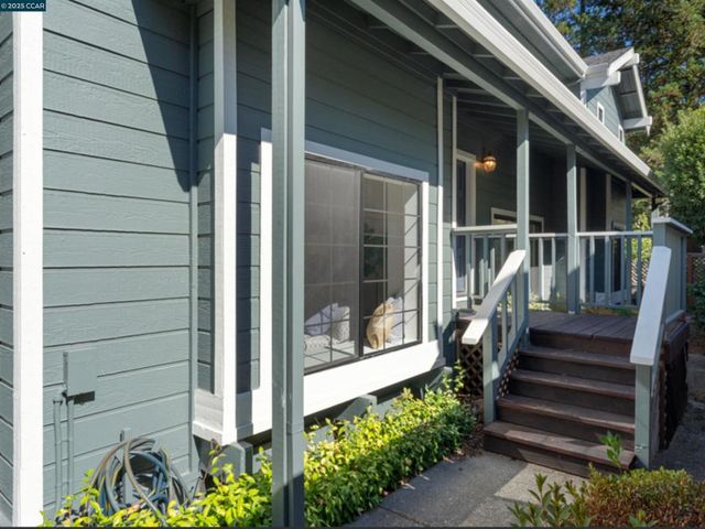30 Hansen Ct, Moraga, CA 94556