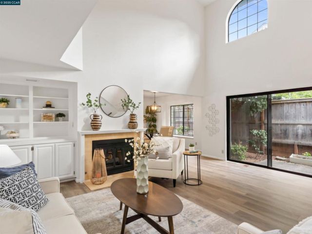 30 Hansen Ct, Moraga, CA 94556