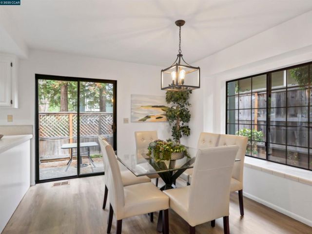 30 Hansen Ct, Moraga, CA 94556