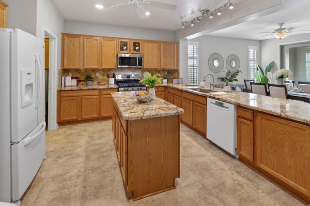 354 Daylily Ln, Lincoln, CA 95648