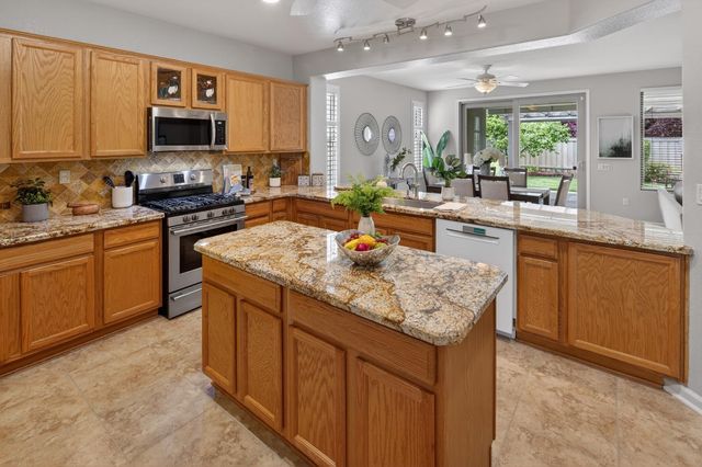 354 Daylily Ln, Lincoln, CA 95648