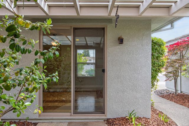 354 Daylily Ln, Lincoln, CA 95648