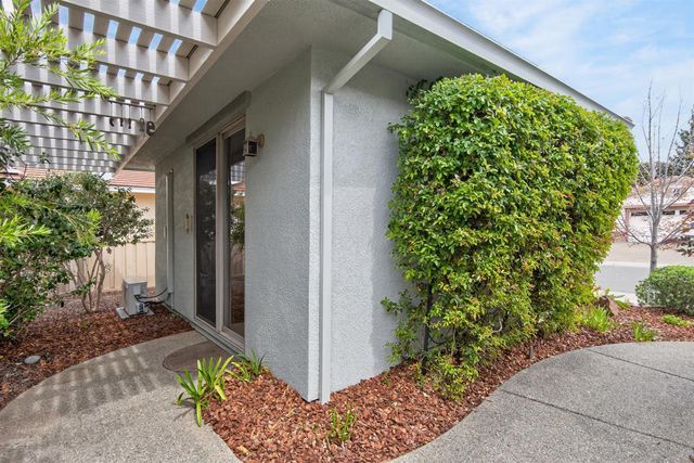 354 Daylily Ln, Lincoln, CA 95648