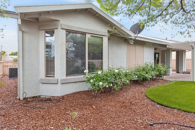 354 Daylily Ln, Lincoln, CA 95648