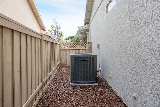 354 Daylily Ln, Lincoln, CA 95648