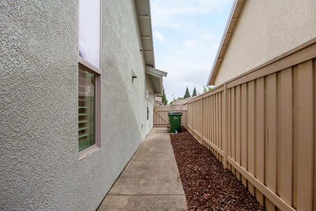 354 Daylily Ln, Lincoln, CA 95648