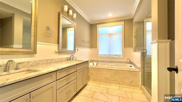 330 8th Street 1, Palisades Park, NJ 07650