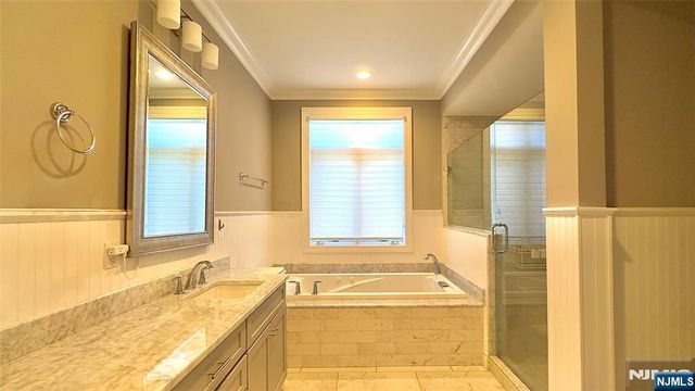 330 8th Street 1, Palisades Park, NJ 07650