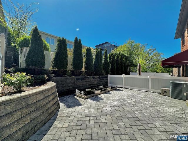 330 8th Street 1, Palisades Park, NJ 07650