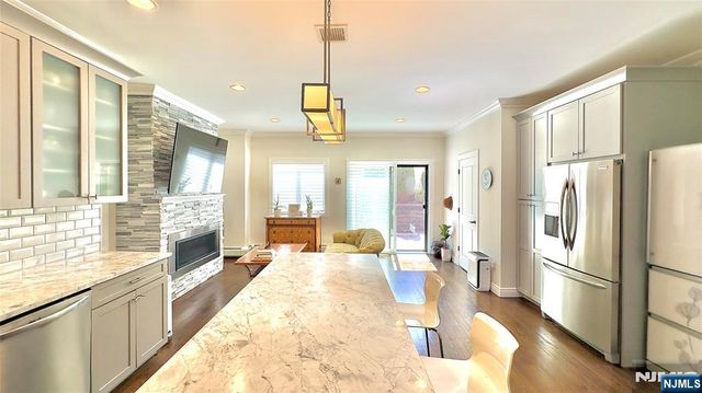 330 8th Street 1, Palisades Park, NJ 07650