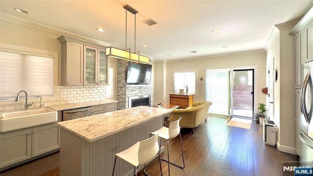 330 8th Street 1, Palisades Park, NJ 07650