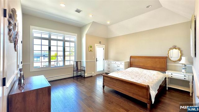 330 8th Street 1, Palisades Park, NJ 07650