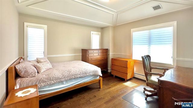 330 8th Street 1, Palisades Park, NJ 07650