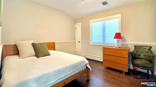330 8th Street 1, Palisades Park, NJ 07650
