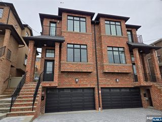 330 8th Street 1, Palisades Park, NJ 07650