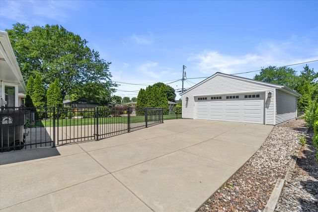 2604 E Dale AVENUE, Cudahy, WI 53110