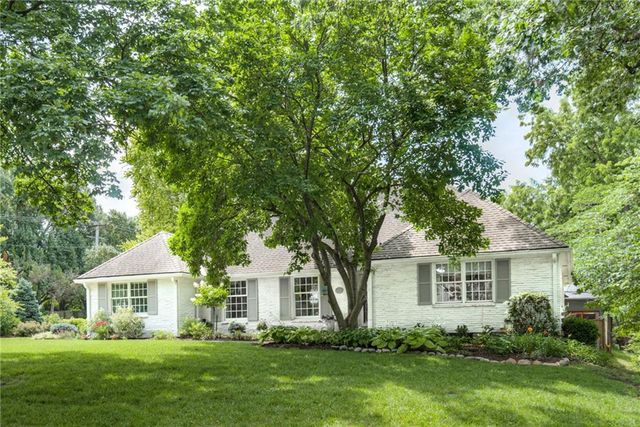 3901 W 57th Terrace, Fairway, KS 66205