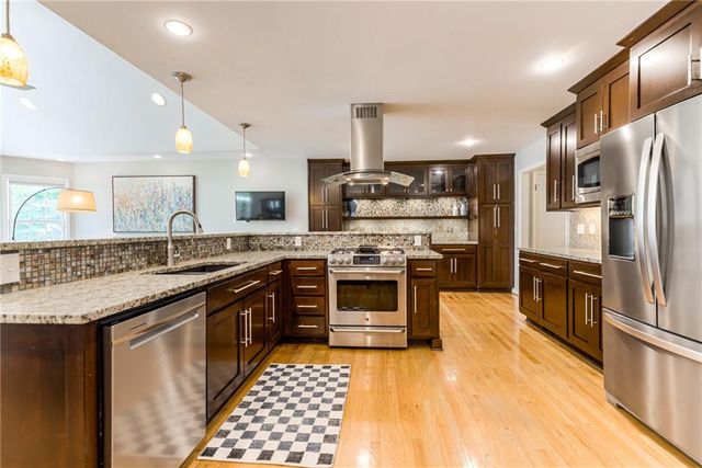 3901 W 57th Terrace, Fairway, KS 66205