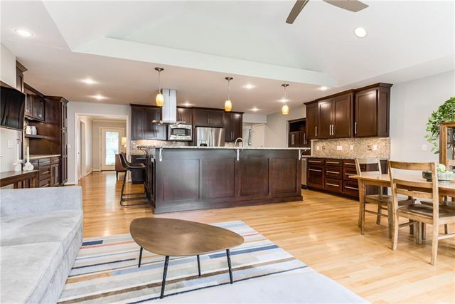 3901 W 57th Terrace, Fairway, KS 66205