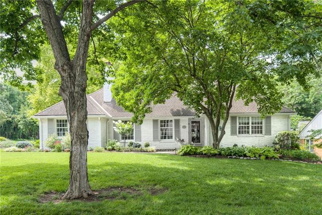 3901 W 57th Terrace, Fairway, KS 66205