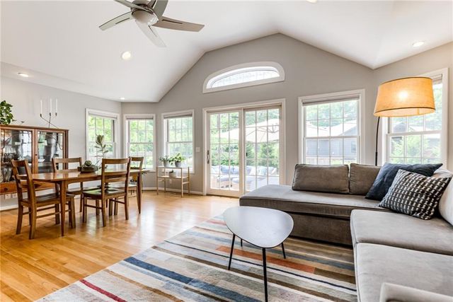 3901 W 57th Terrace, Fairway, KS 66205
