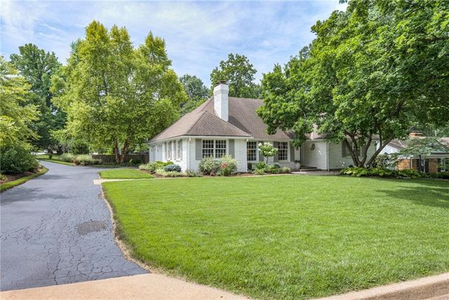 3901 W 57th Terrace, Fairway, KS 66205
