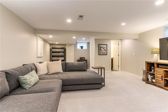3901 W 57th Terrace, Fairway, KS 66205