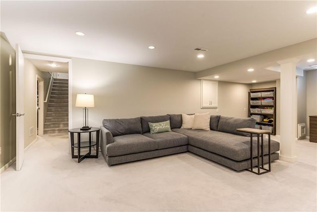 3901 W 57th Terrace, Fairway, KS 66205