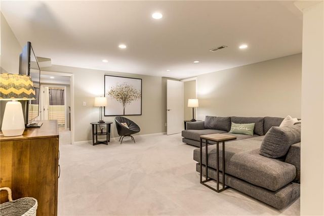 3901 W 57th Terrace, Fairway, KS 66205