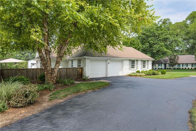3901 W 57th Terrace, Fairway, KS 66205