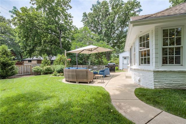 3901 W 57th Terrace, Fairway, KS 66205