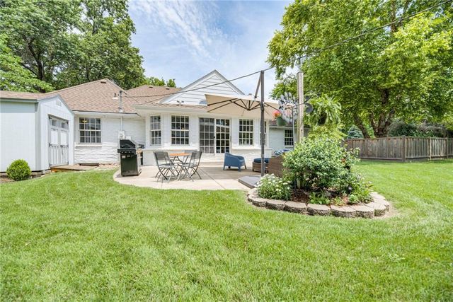 3901 W 57th Terrace, Fairway, KS 66205