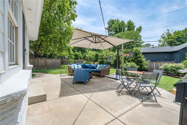 3901 W 57th Terrace, Fairway, KS 66205