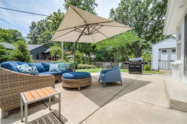 3901 W 57th Terrace, Fairway, KS 66205