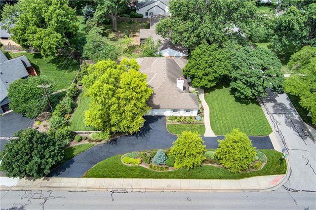 3901 W 57th Terrace, Fairway, KS 66205