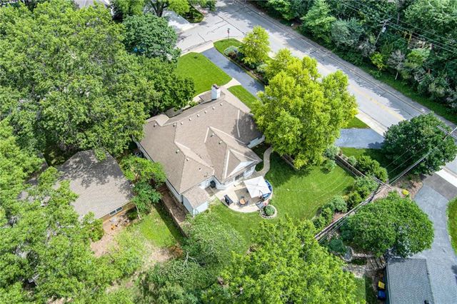 3901 W 57th Terrace, Fairway, KS 66205