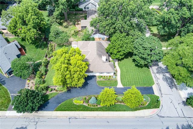 3901 W 57th Terrace, Fairway, KS 66205